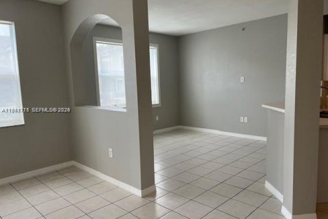 Copropriété à louer à Miami, Floride: 3 chambres, 131.92 m2 № 2023752 - photo 4