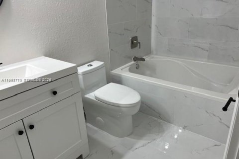 Copropriété à louer à Miami, Floride: 3 chambres, 131.92 m2 № 2023752 - photo 9