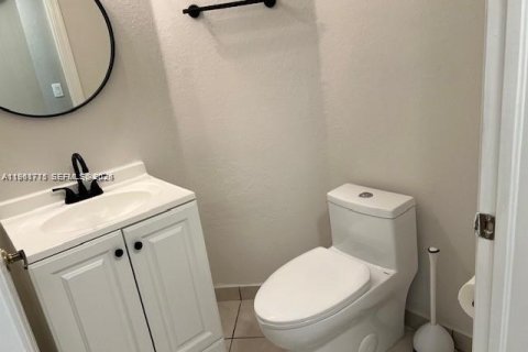 Copropriété à louer à Miami, Floride: 3 chambres, 131.92 m2 № 2023752 - photo 11