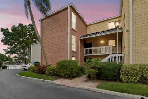 Condo in Tampa, Florida, 2 bedrooms № 2203612