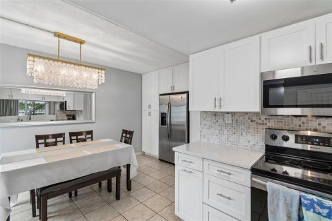 Copropriété à vendre à Tampa, Floride: 2 chambres, 127.09 m2 № 2203612 - photo 3