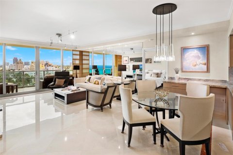 Condo in Miami Beach, Florida, 2 bedrooms  № 2012696 - photo 8