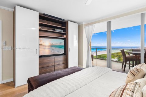Condo in Miami Beach, Florida, 2 bedrooms  № 2012696 - photo 19
