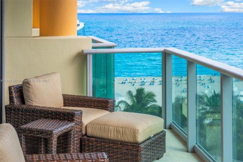 Condo in Miami Beach, Florida, 2 bedrooms  № 2012696 - photo 12