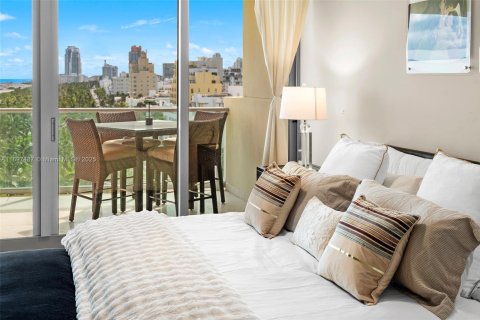 Condo in Miami Beach, Florida, 2 bedrooms  № 2012696 - photo 18