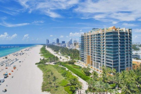 Condo in Miami Beach, Florida, 2 bedrooms  № 2012696 - photo 2
