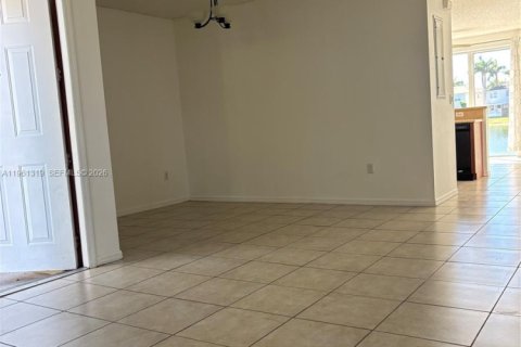 Touwnhouse à louer à Homestead, Floride: 3 chambres, 147.16 m2 № 2080812 - photo 3