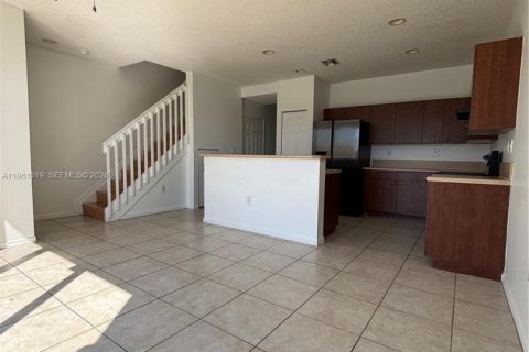 Touwnhouse à louer à Homestead, Floride: 3 chambres, 147.16 m2 № 2080812 - photo 6