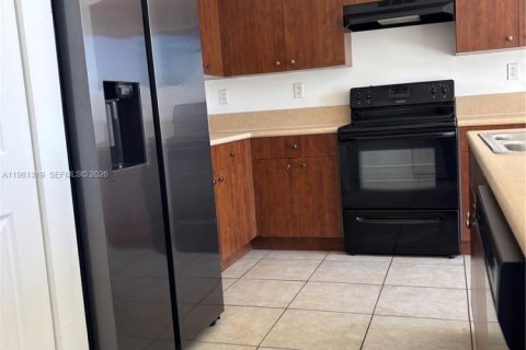 Touwnhouse à louer à Homestead, Floride: 3 chambres, 147.16 m2 № 2080812 - photo 4
