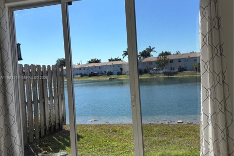 Touwnhouse à louer à Homestead, Floride: 3 chambres, 147.16 m2 № 2080812 - photo 7
