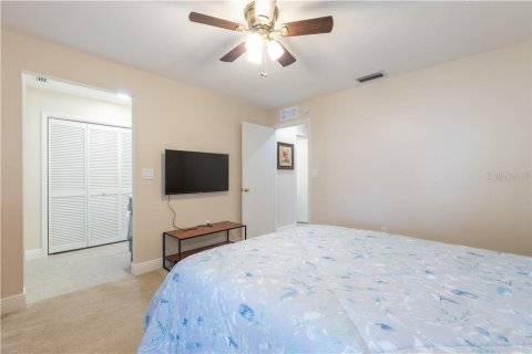 House in Tampa, Florida 4 bedrooms, 141.49 sq.m. № 2106075 - photo 19