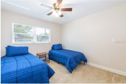 House in Tampa, Florida 4 bedrooms, 141.49 sq.m. № 2106075 - photo 10