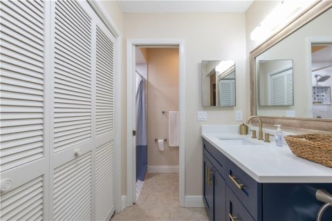 House in Tampa, Florida 4 bedrooms, 141.49 sq.m. № 2106075 - photo 20