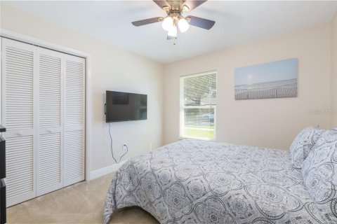 House in Tampa, Florida 4 bedrooms, 141.49 sq.m. № 2106075 - photo 12