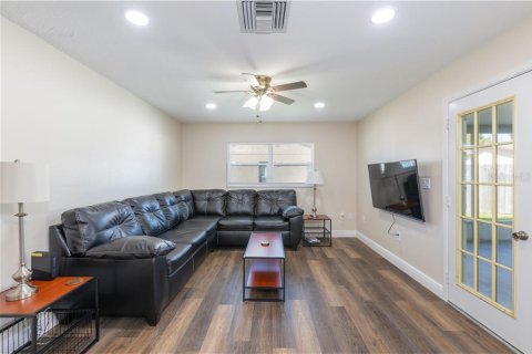 House in Tampa, Florida 4 bedrooms, 141.49 sq.m. № 2106075 - photo 6