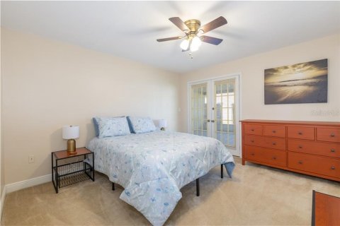 House in Tampa, Florida 4 bedrooms, 141.49 sq.m. № 2106075 - photo 17