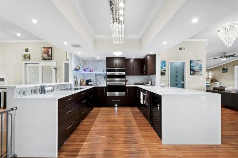 Casa en venta en Sarasota, Florida, 5 dormitorios, 236.06 m2 № 1542690 - foto 6