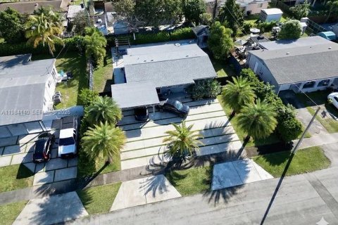 Casa en alquiler en Miami, Florida, 3 dormitorios, 101.45 m2 № 2045568 - foto 2