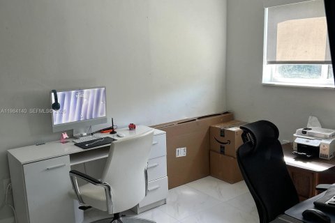 Casa en alquiler en Miami, Florida, 3 dormitorios, 101.45 m2 № 2045568 - foto 29