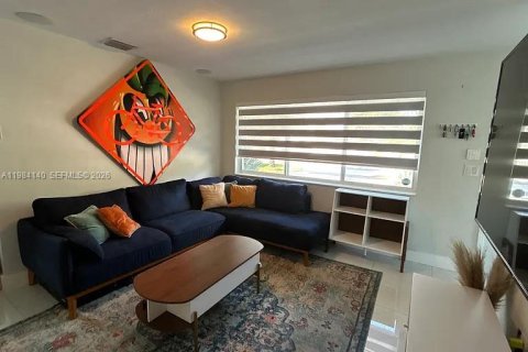 Casa en alquiler en Miami, Florida, 3 dormitorios, 101.45 m2 № 2045568 - foto 17