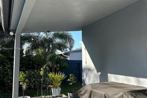 Casa en alquiler en Miami, Florida, 3 dormitorios, 101.45 m2 № 2045568 - foto 11