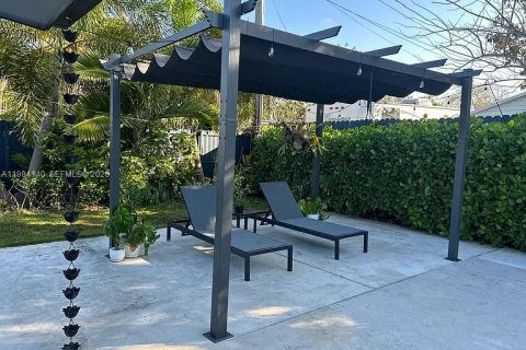 Casa en alquiler en Miami, Florida, 3 dormitorios, 101.45 m2 № 2045568 - foto 14