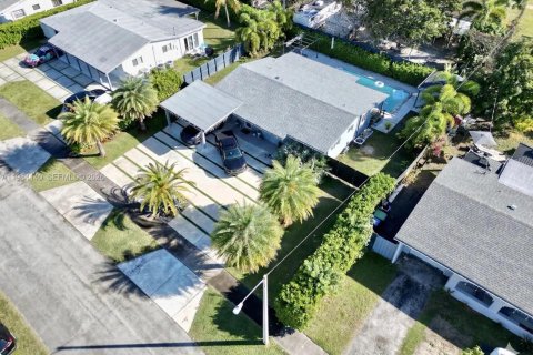 Casa en Miami, Florida 3 dormitorios, 101.45 m2 № 2045568
