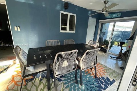 Casa en alquiler en Miami, Florida, 3 dormitorios, 101.45 m2 № 2045568 - foto 9