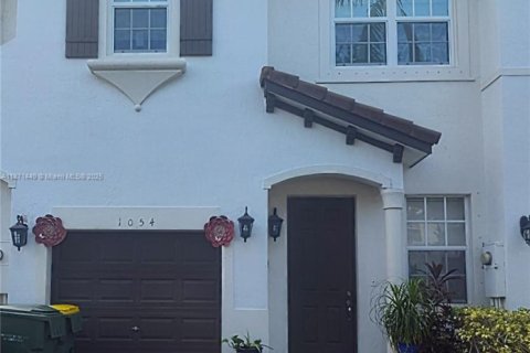 Adosado en venta en Homestead, Florida, 4 dormitorios, 147.9 m2 № 1926059 - foto 1