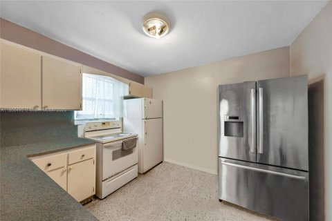 Immobilier commercial à vendre à Miami, Floride: 314.1 m2 № 1897274 - photo 14