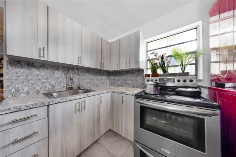 Immobilier commercial à vendre à Miami, Floride: 314.1 m2 № 1897274 - photo 17