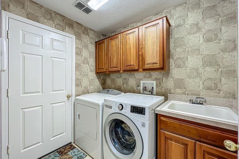 House in Orlando, Florida 4 bedrooms, 261.8 sq.m. № 1801594 - photo 20