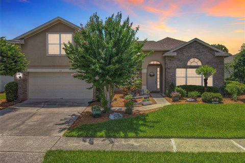 House in Orlando, Florida 4 bedrooms, 261.8 sq.m. № 1801594 - photo 1