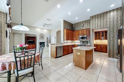 House in Orlando, Florida 4 bedrooms, 261.8 sq.m. № 1801594 - photo 19
