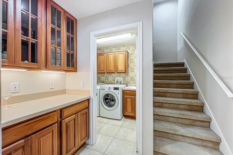 House in Orlando, Florida 4 bedrooms, 261.8 sq.m. № 1801594 - photo 13