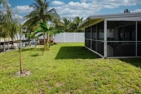 House in Fort Lauderdale, Florida 2 bedrooms, 127.83 sq.m. № 2394621 - photo 6