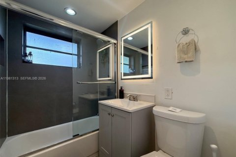 House in Fort Lauderdale, Florida 2 bedrooms, 127.83 sq.m. № 2394621 - photo 14