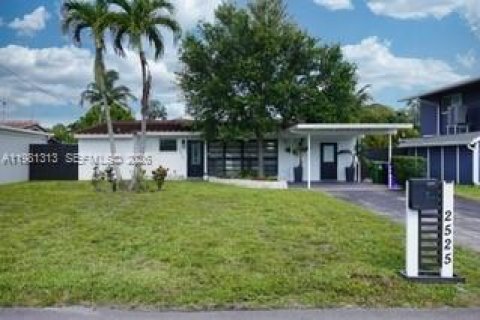 House in Fort Lauderdale, Florida 2 bedrooms, 127.83 sq.m. № 2394621 - photo 4