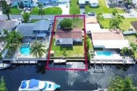 House in Fort Lauderdale, Florida 2 bedrooms, 127.83 sq.m. № 2394621 - photo 2