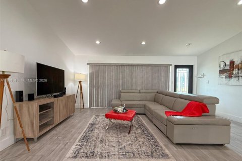 House in Fort Lauderdale, Florida 2 bedrooms, 127.83 sq.m. № 2394621 - photo 7