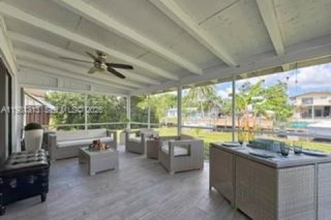 House in Fort Lauderdale, Florida 2 bedrooms, 127.83 sq.m. № 2394621 - photo 15