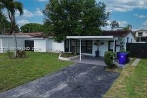 House in Fort Lauderdale, Florida 2 bedrooms, 127.83 sq.m. № 2394621 - photo 17