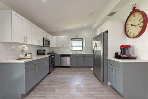 House in Fort Lauderdale, Florida 2 bedrooms, 127.83 sq.m. № 2394621 - photo 9