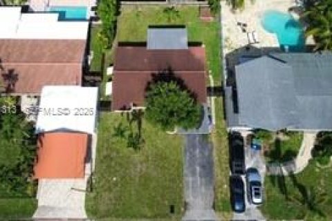 House in Fort Lauderdale, Florida 2 bedrooms, 127.83 sq.m. № 2394621 - photo 3