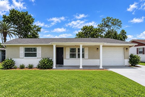 Casa en Port Richey, Florida 3 dormitorios, 102.19 m2 № 2387473