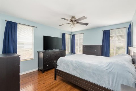 Casa en venta en Tampa, Florida, 4 dormitorios, 163.23 m2 № 1676062 - foto 11