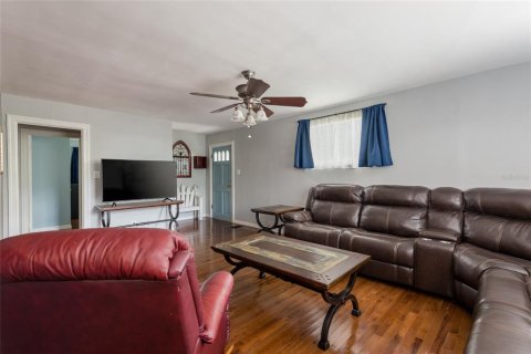 Casa en venta en Tampa, Florida, 4 dormitorios, 163.23 m2 № 1676062 - foto 8
