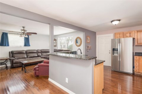 Casa en venta en Tampa, Florida, 4 dormitorios, 163.23 m2 № 1676062 - foto 10