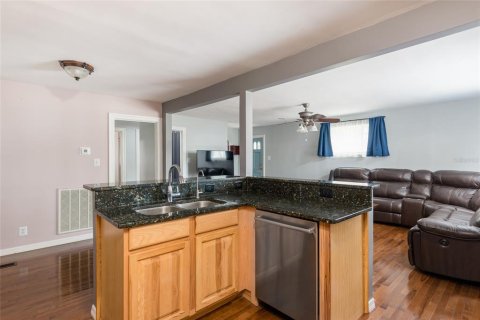 Casa en venta en Tampa, Florida, 4 dormitorios, 163.23 m2 № 1676062 - foto 7
