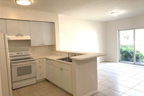 Condominio en alquiler en Cutler Bay, Florida, 2 dormitorios, 75.16 m2 № 1742283 - foto 5